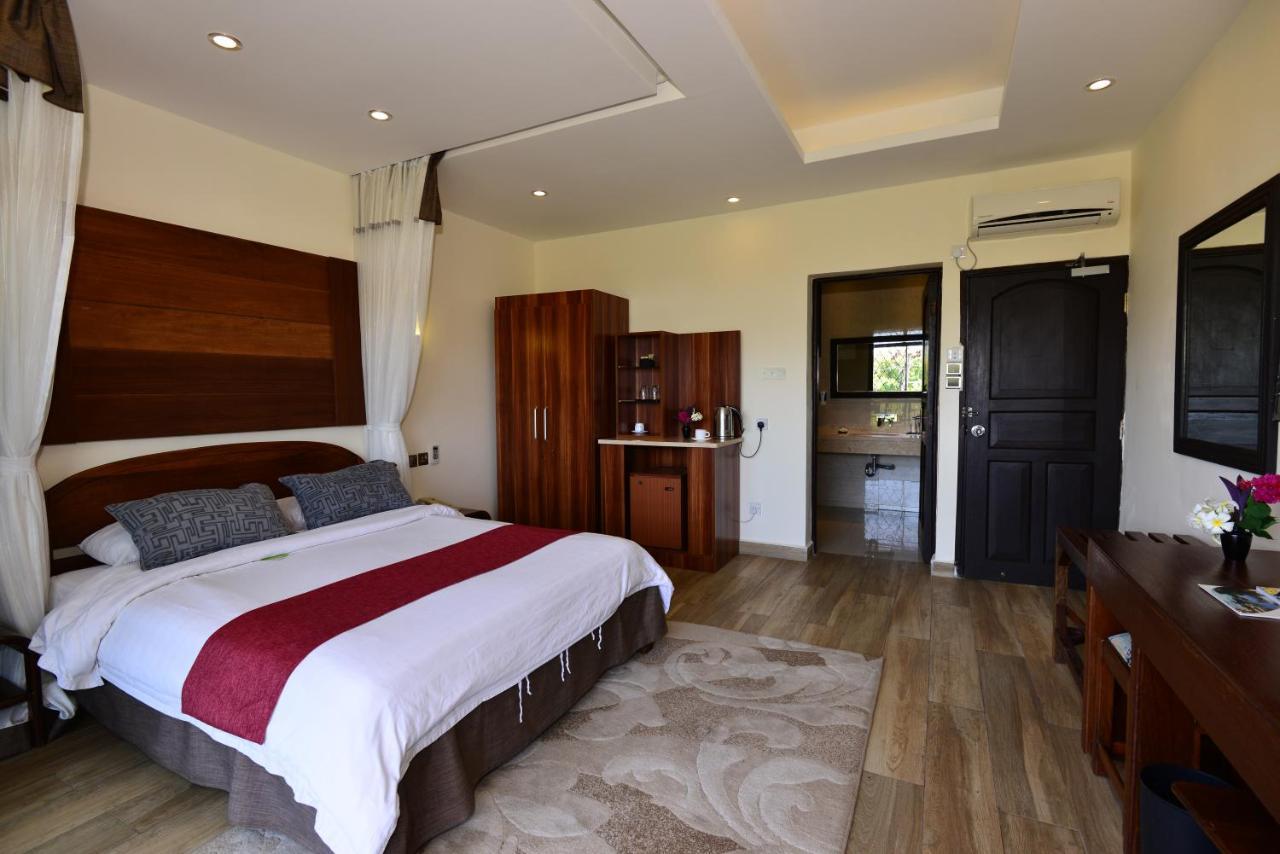 Baobab Holiday Resort Бамбури Экстерьер фото